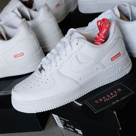 nike supreme air force one